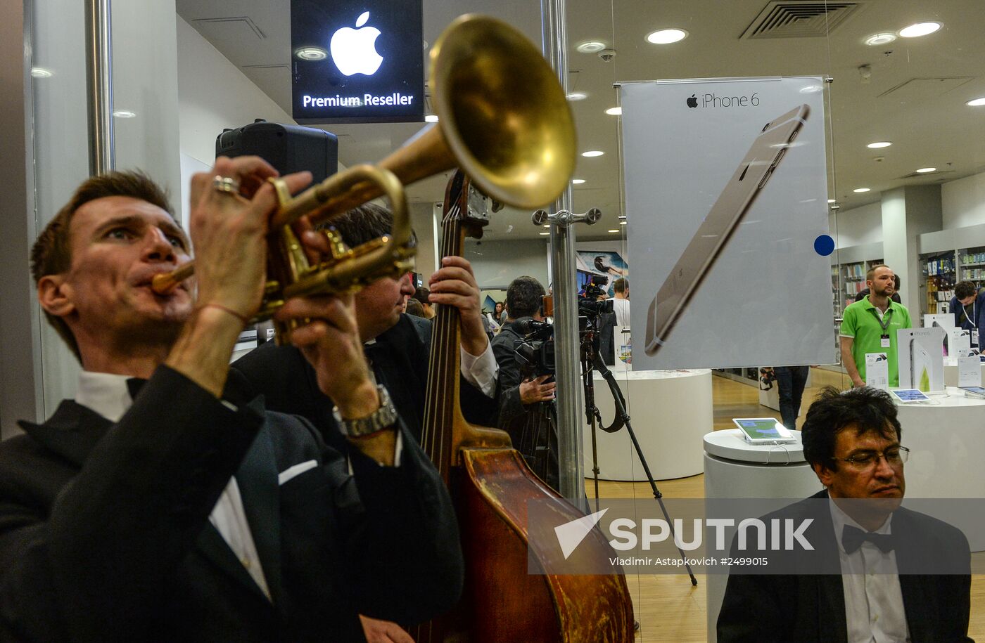 iPhone 6, 6-plus go on sale in Russia
