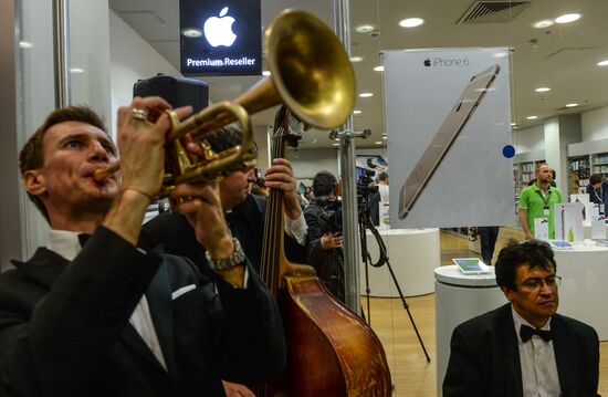 iPhone 6, 6-plus go on sale in Russia
