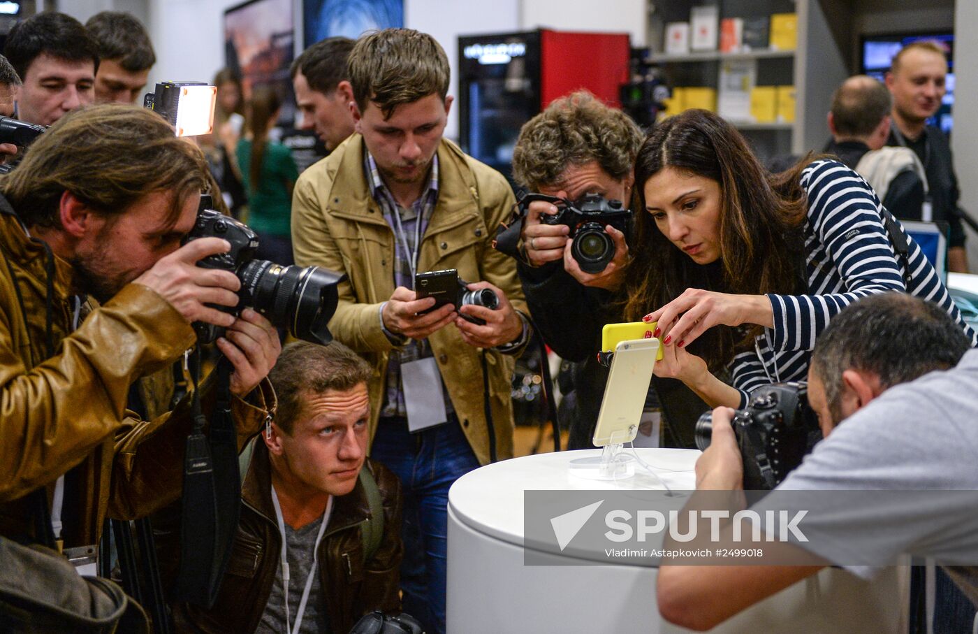iPhone 6, 6-plus go on sale in Russia
