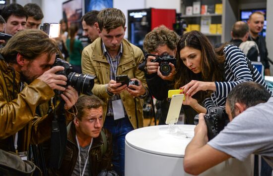 iPhone 6, 6-plus go on sale in Russia