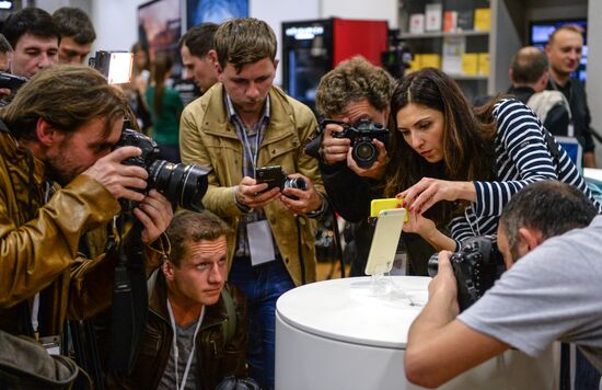 iPhone 6, 6-plus go on sale in Russia