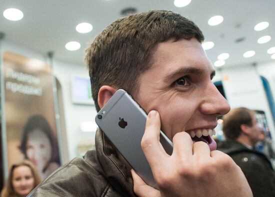 iPhone 6, 6 plus go on sale in Russia