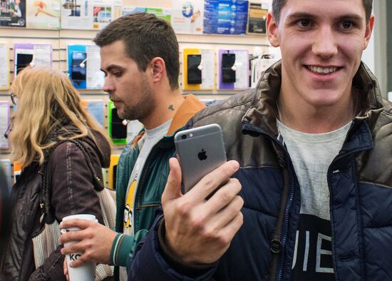 iPhone 6, 6 plus go on sale in Russia