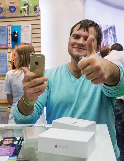 iPhone 6, 6 plus go on sale in Russia