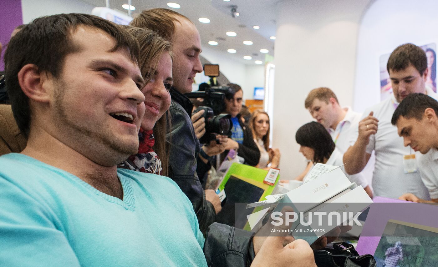 iPhone 6, 6 plus go on sale in Russia