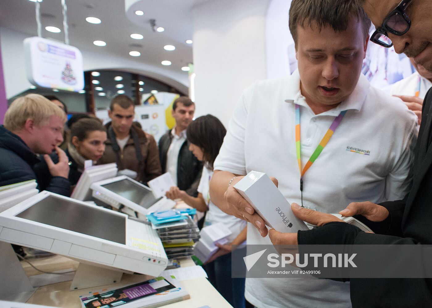 iPhone 6, 6 plus go on sale in Russia