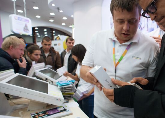 iPhone 6, 6 plus go on sale in Russia
