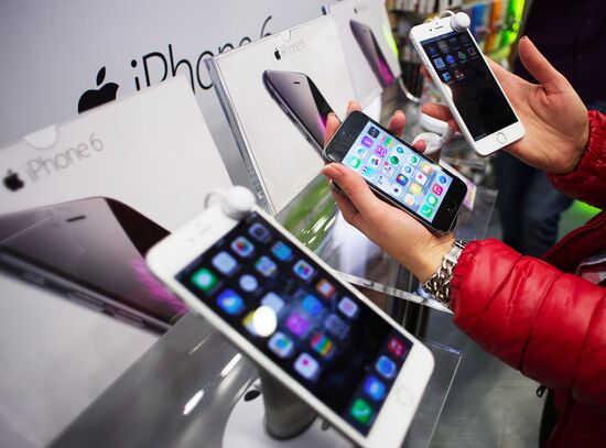 iPhone 6, 6 plus go on sale in Russia