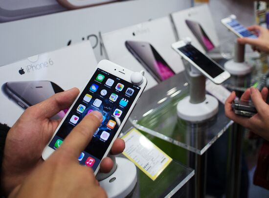 iPhone 6, 6 plus go on sale in Russia