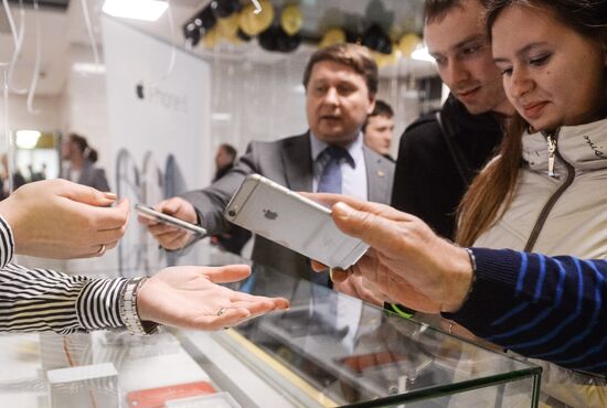 iPhone 6, 6 plus go on sale in Russia