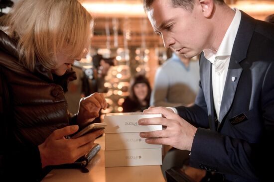 iPhone 6, 6 plus go on sale in Russia