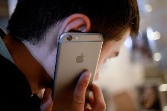 iPhone 6, 6 plus go on sale in Russia