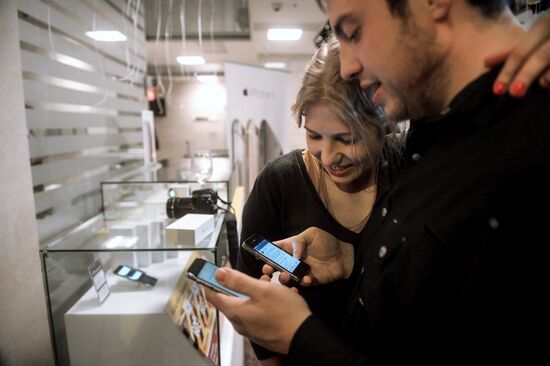 iPhone 6, 6 plus go on sale in Russia