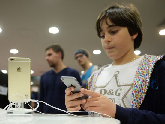 iPhone 6, 6 plus go on sale in Russia