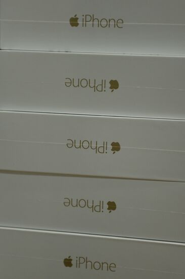 iPhone 6, 6 plus go on sale in Russia