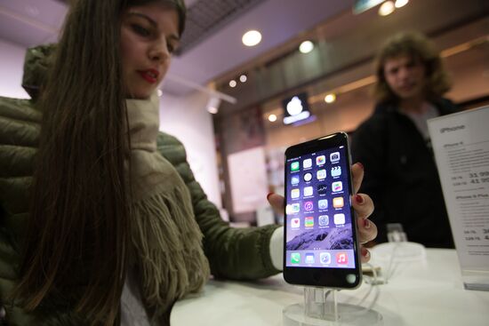 iPhone 6, 6 plus go on sale in Russia