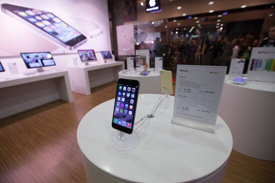iPhone 6, 6 plus go on sale in Russia