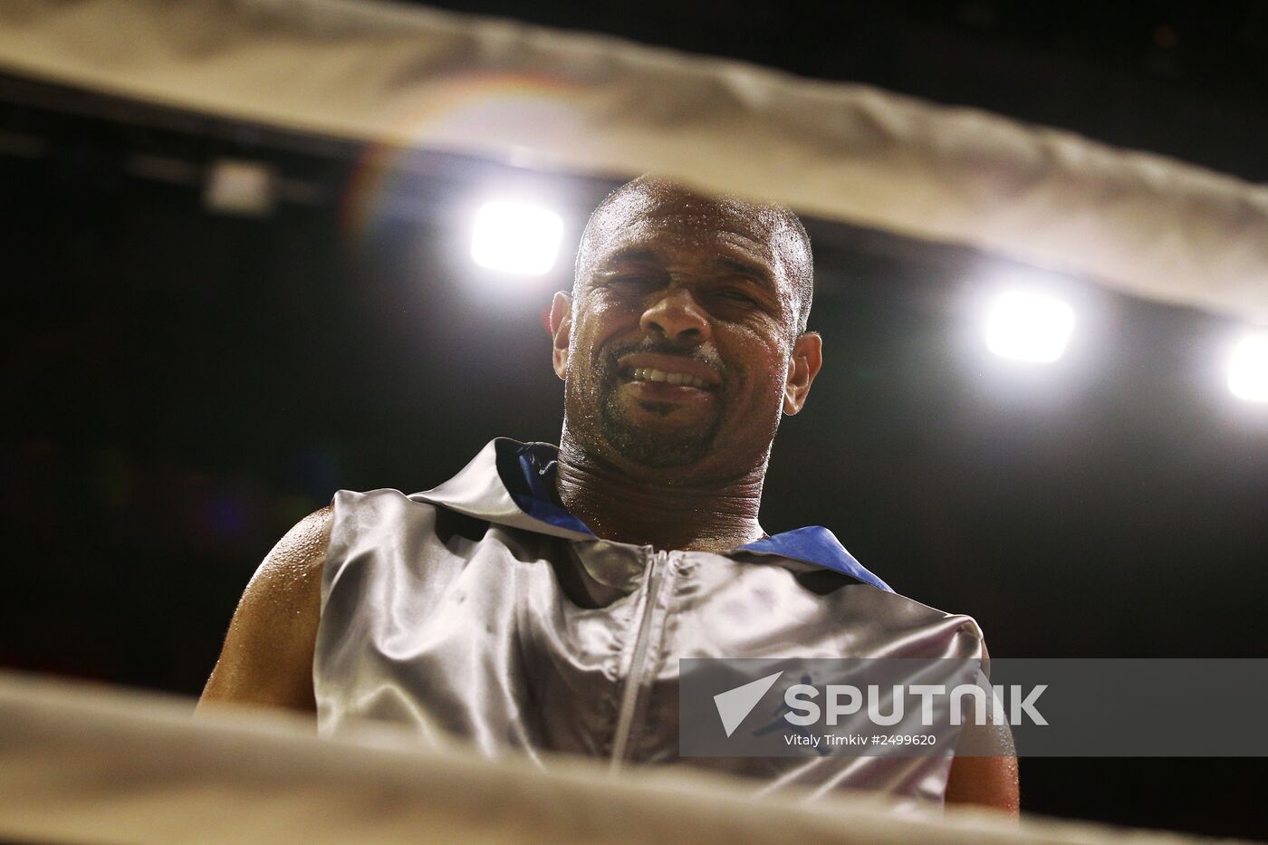 Boxing. Roy Jones Jr. vs. Hany Atiyo