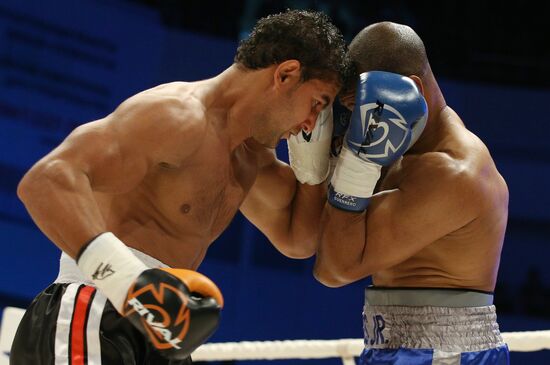 Boxing. Roy Jones Jr. vs. Hany Atiyo