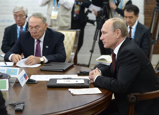 Vladimir Putin attends 4th Caspian Summit