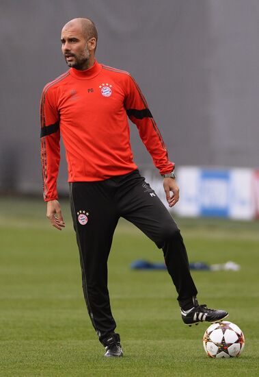Football. FC Bayern's training session