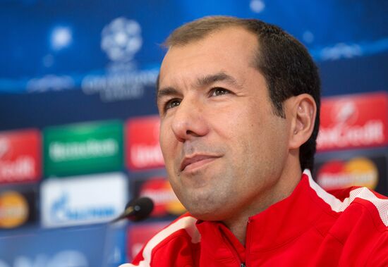 Football. Training session of Zenit football club