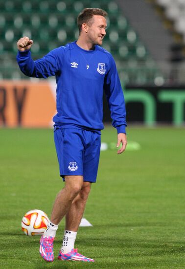 Football. Everton F.C. at training session