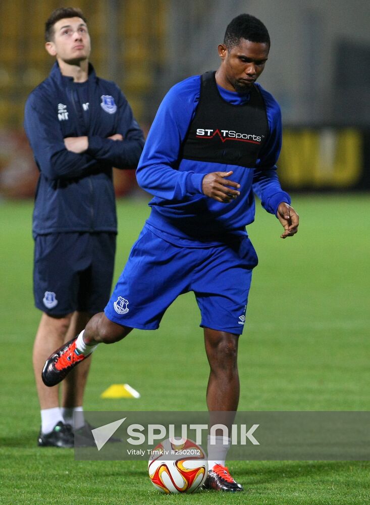 Football. Everton F.C. at training session
