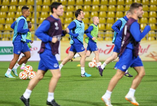 Football. Everton F.C. at training session