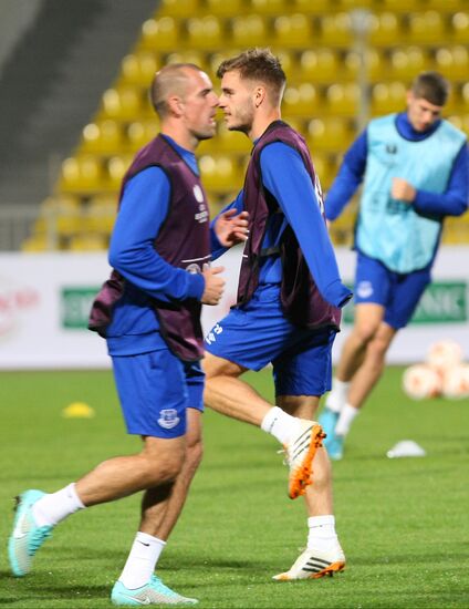 Football. Everton F.C. at training session