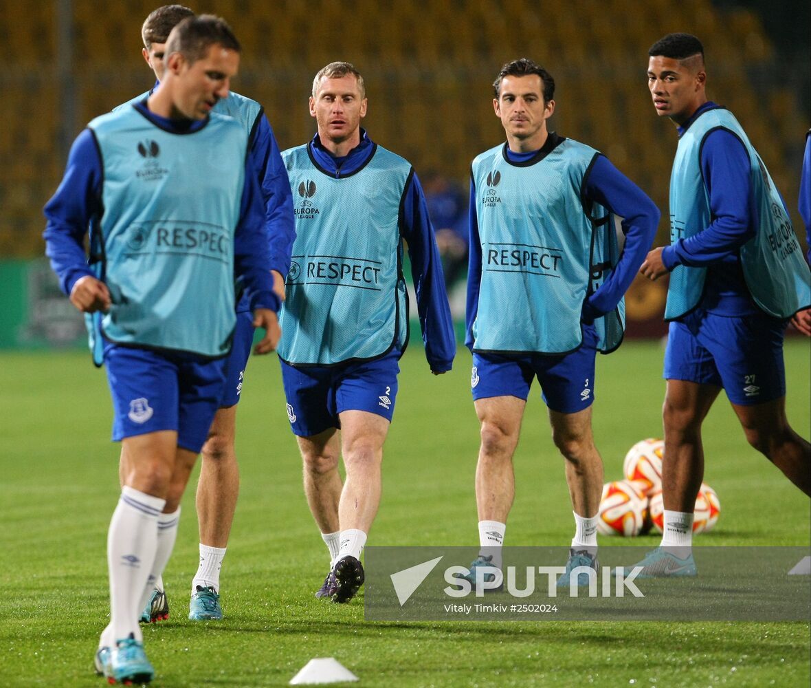 Football. Everton F.C. at training session