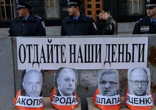 Ukrainian miners rally in Kiev
