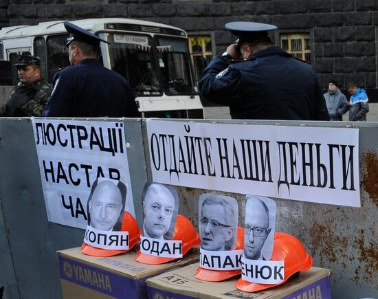 Ukrainian miners rally in Kiev