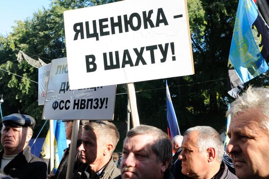 Ukrainian miners rally in Kiev