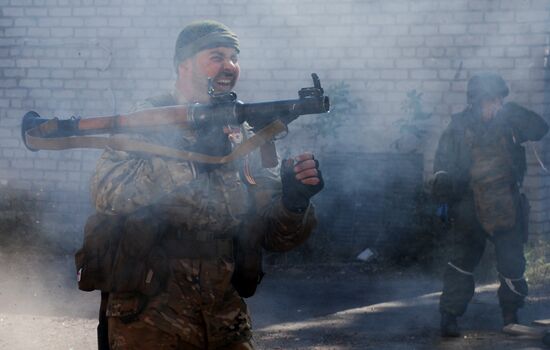 Battles near Donetsk airport