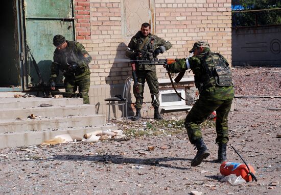 Battles near Donetsk airport