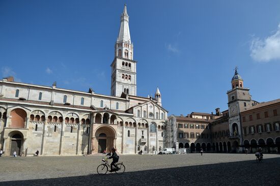World cities. Modena
