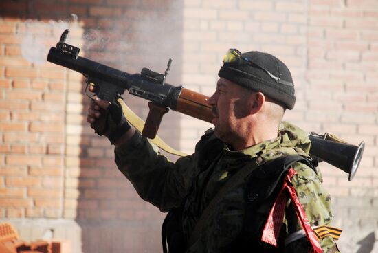 Battles near Donetsk airport
