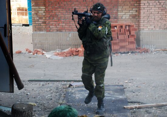 Battles near Donetsk airport