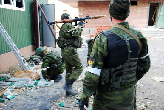 Battles near Donetsk airport