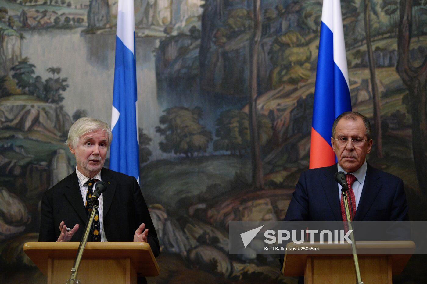 Russian and Finnish Foreign Ministers Sergei Lavrov and Erkki Tuomioja meet