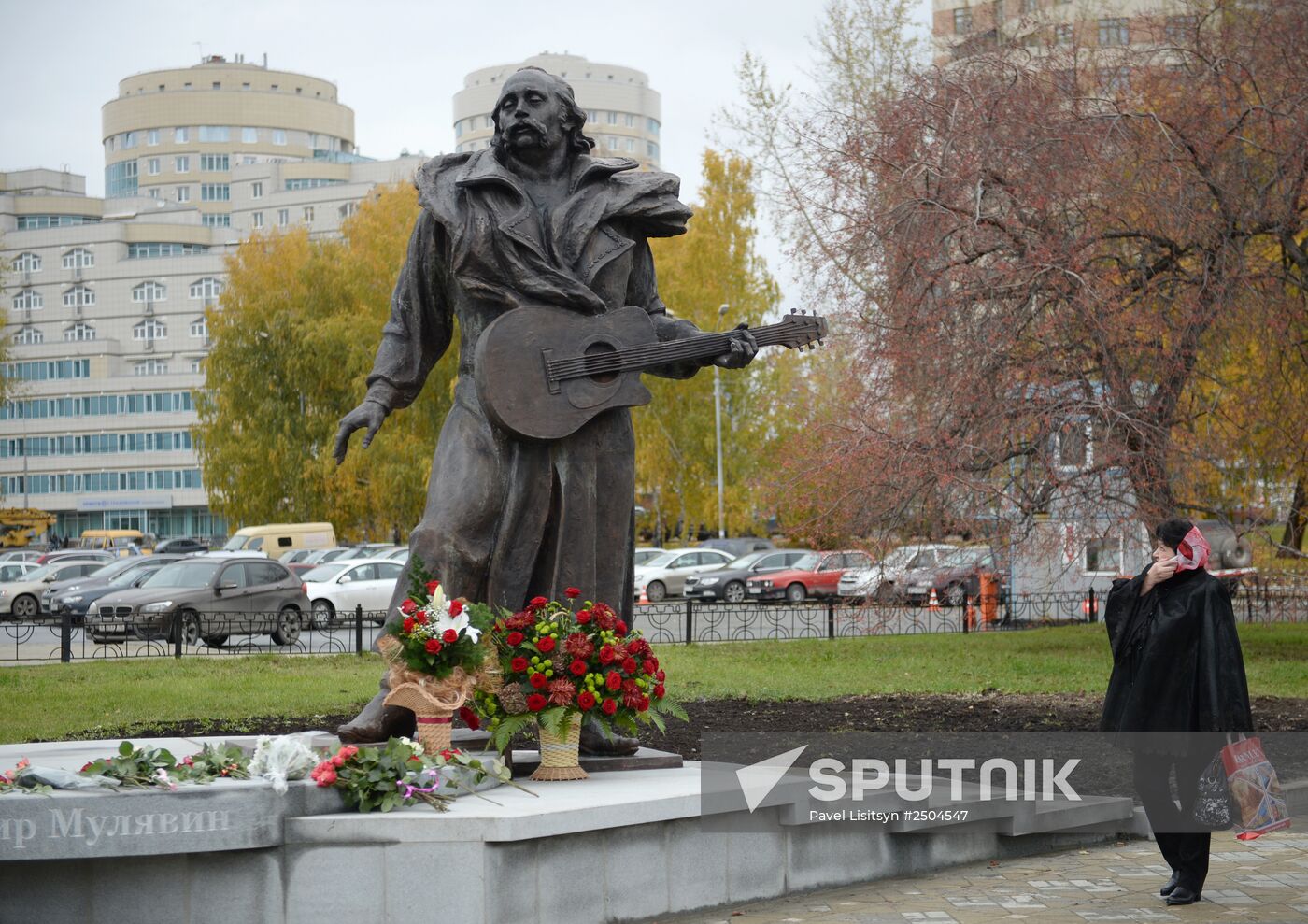 Monument to musician Vladimir Mulyavin unveiled in Yekaterinburg