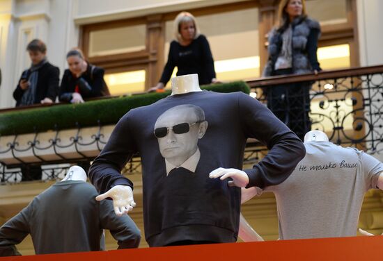 Sweatshirts depicting Vladimir Putin sold in Moscow under Everything's Fine project