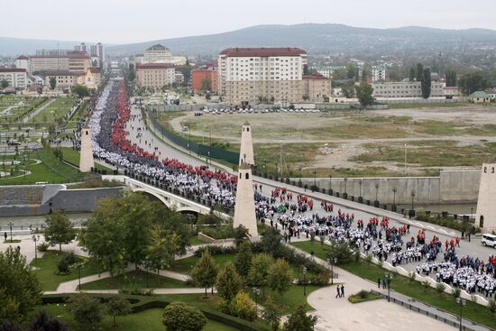 Grozny hosts Living Flag event