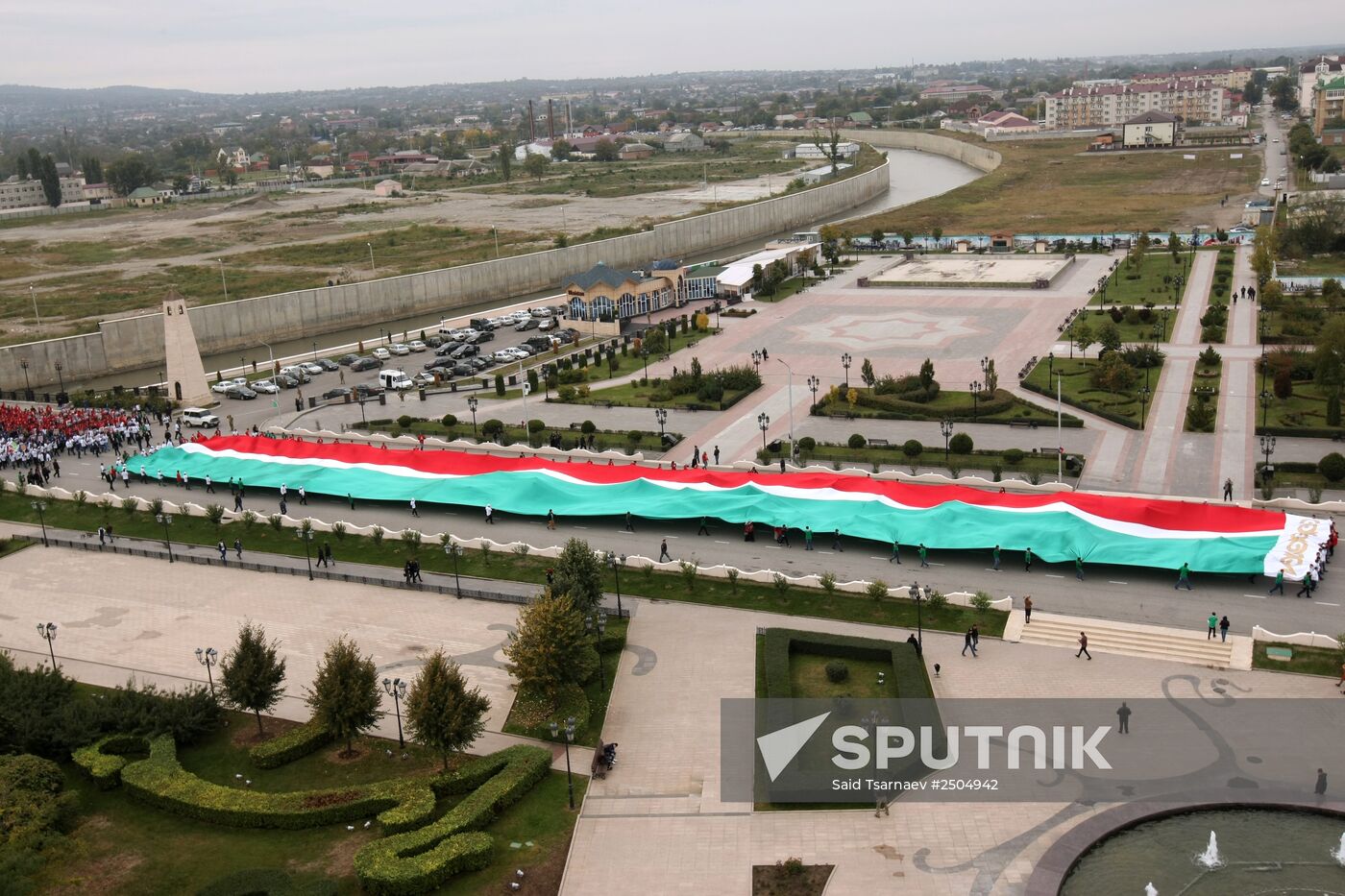 Grozny hosts Living Flag event
