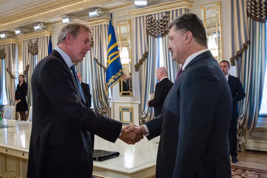 Petro Poroshenko meets with Kim Darroch