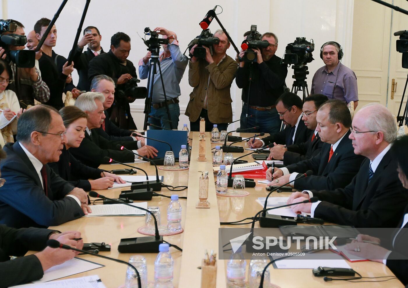 Russian Foreign Minister Sergei Lavrov meets with Venezuelan Foreign Minister Rafael Ramirez