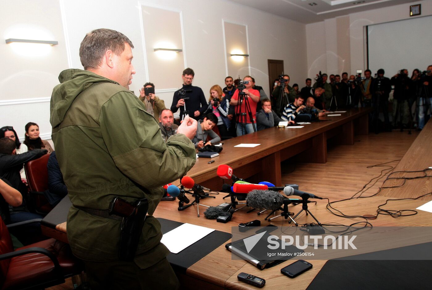 Prime Minister of Donetsk People's Republic Alexander Zakharchenko dismisses rumors of resignation