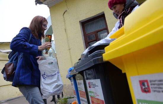 Mobile waste sorting and collection points