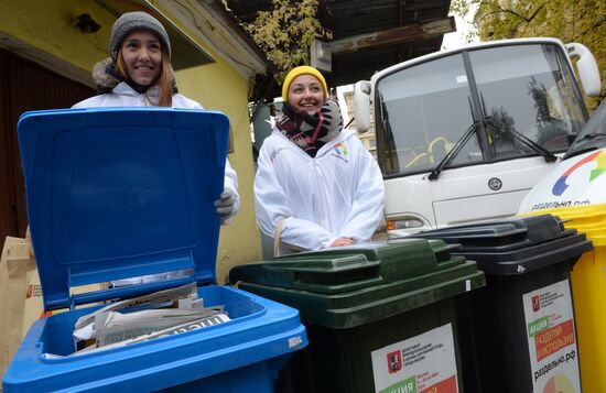 Mobile waste sorting and collection points